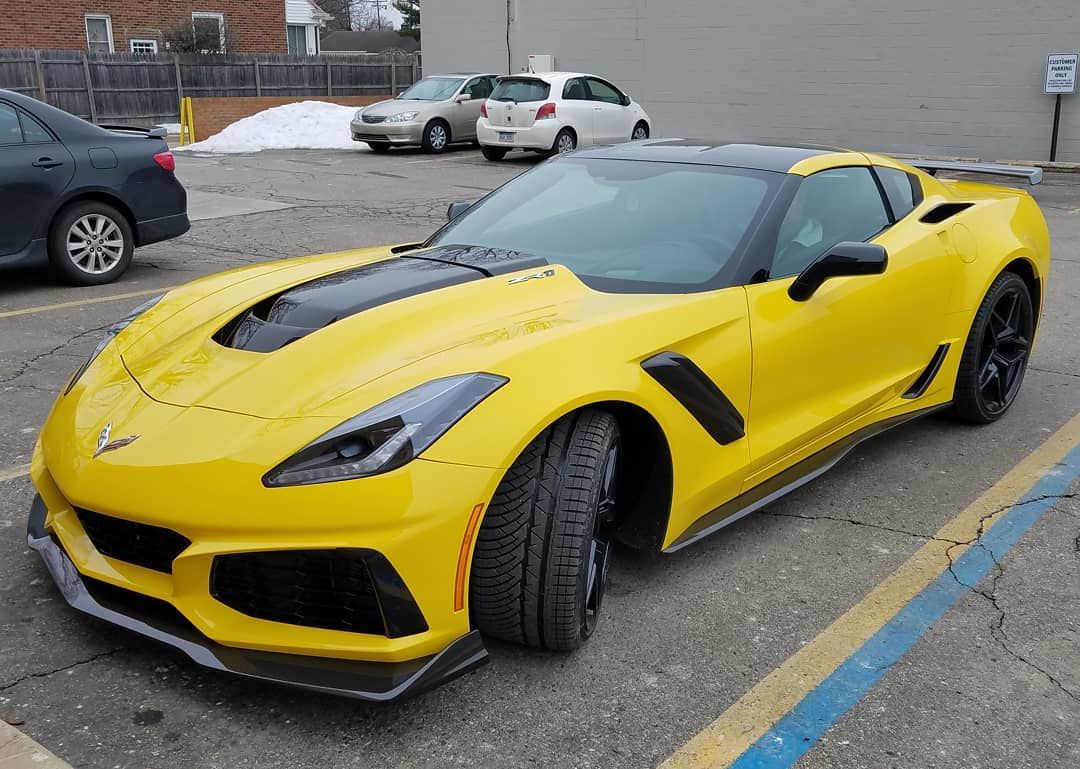 ZR119YellowCoupelowspoilerwithertires!frtside