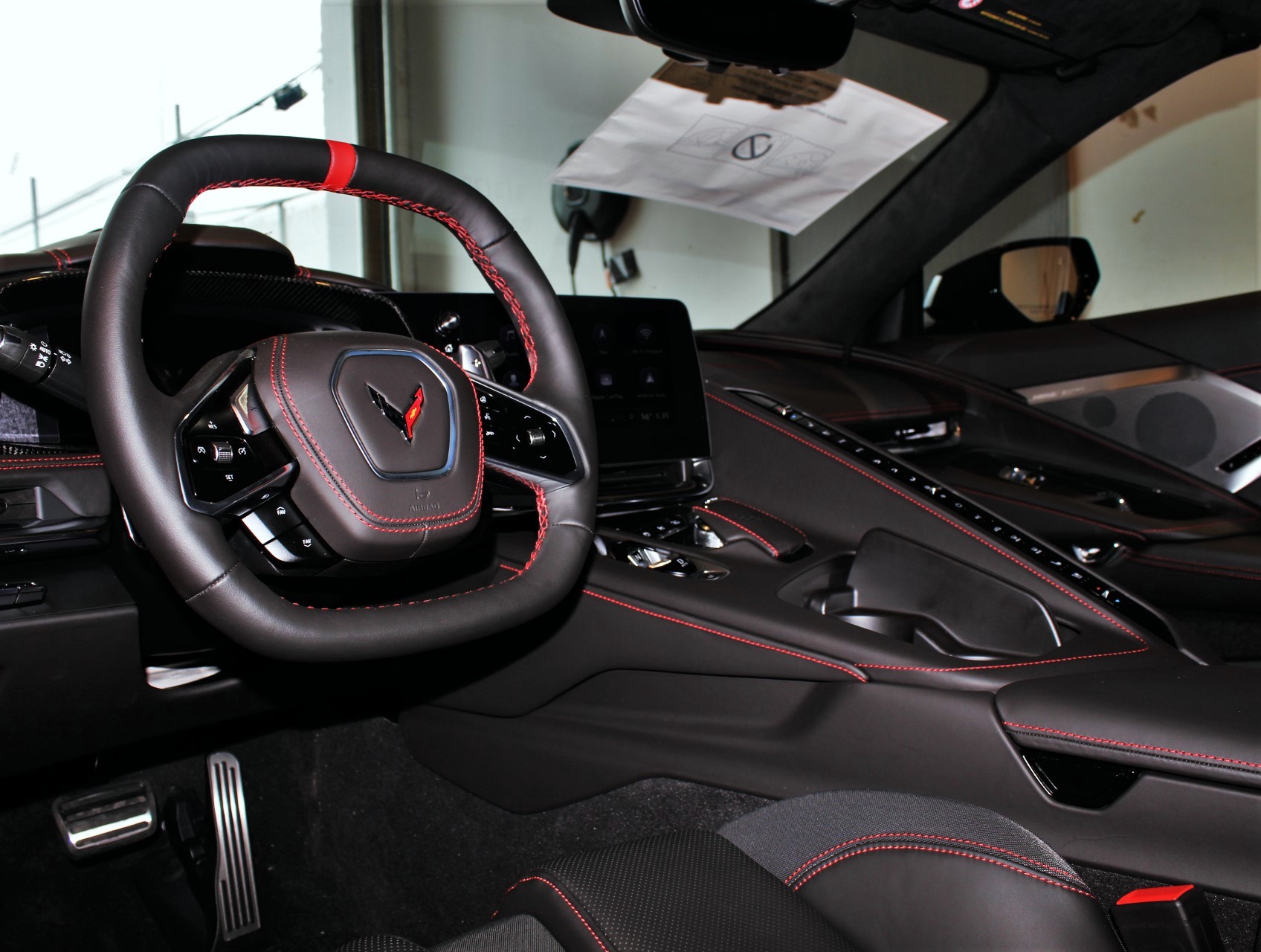 C8 Interieur black  rote stickn.