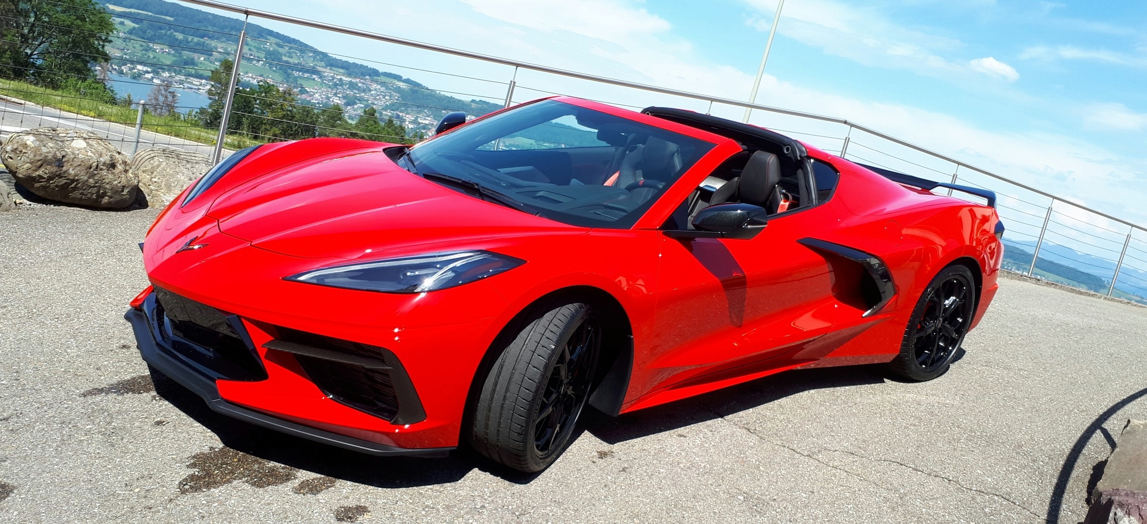 ARRIVAL OF THE FIRST NEW MID-ENGINE CORVETTE IN SWITZERLAND