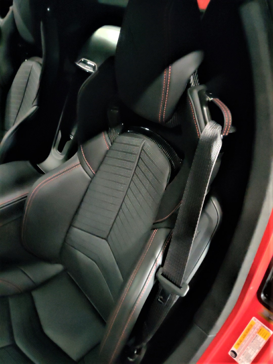 C8HTCredUSAinteriorblackredstitch