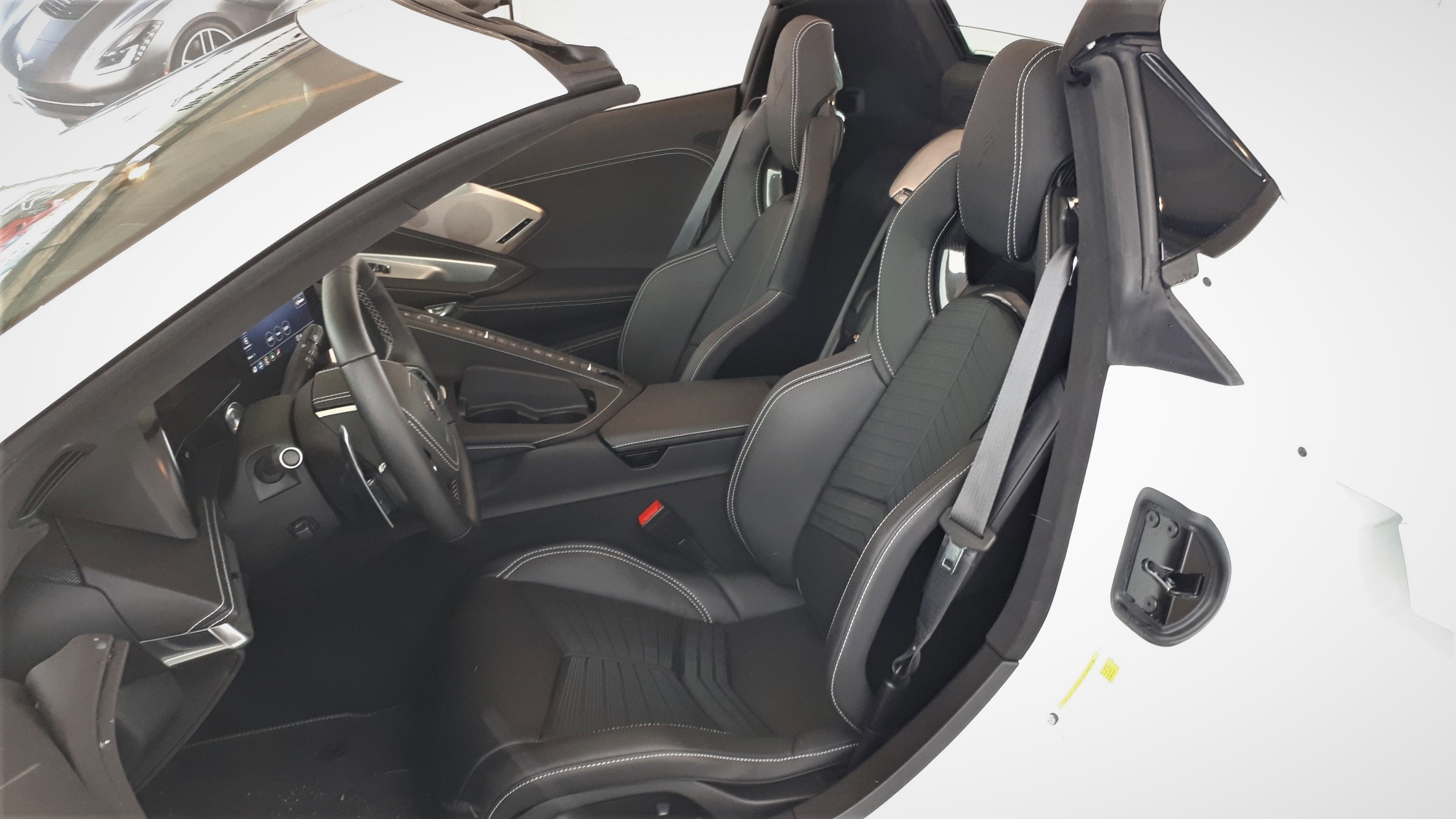 C8Convwhiteinteriorseats