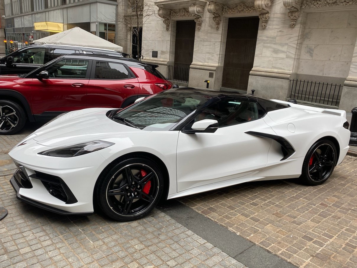 C8HTCwhitefrtsideclosedblackroof