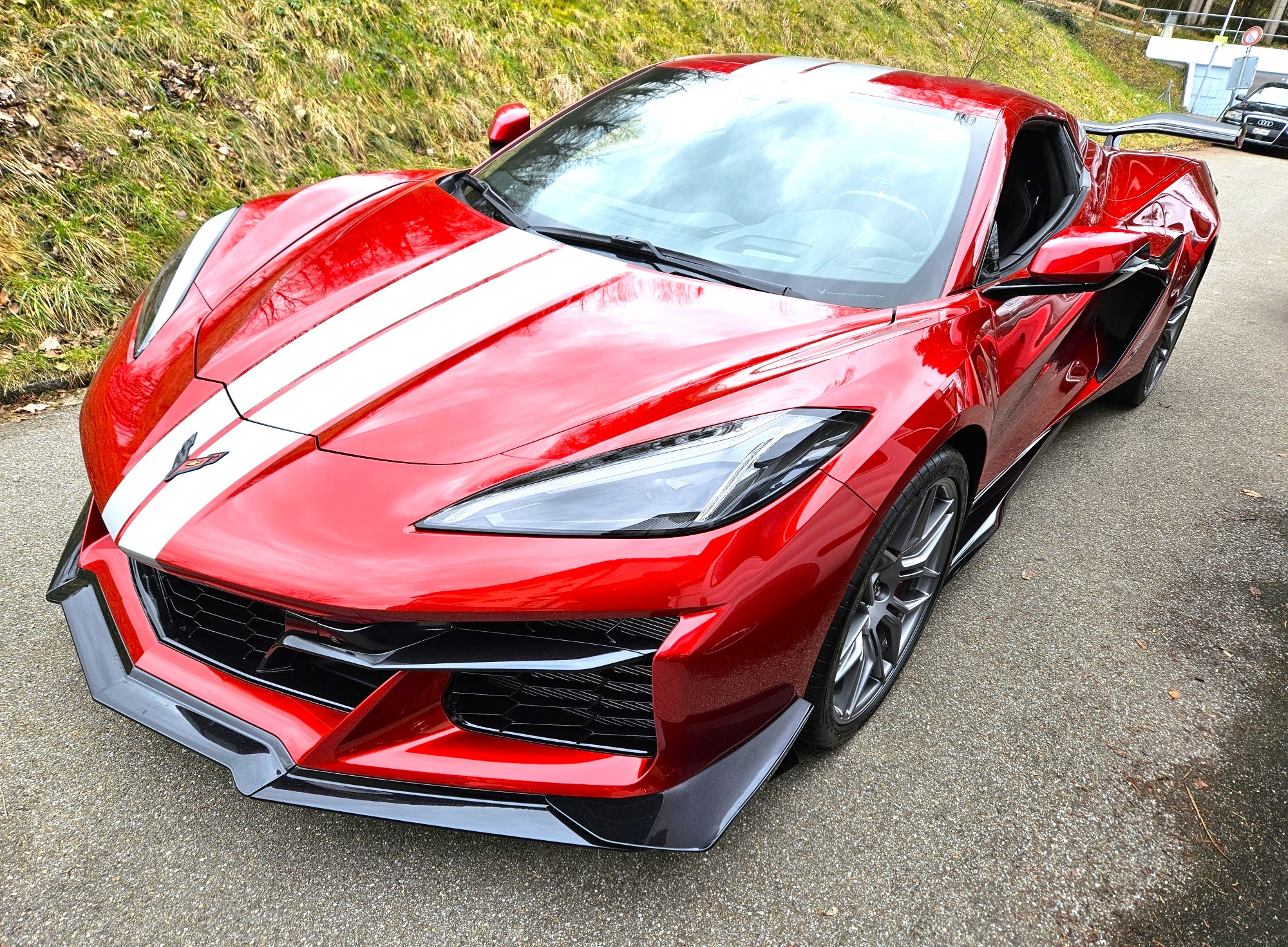 Z06HTCRedMistfrttorearclsoedfromtop