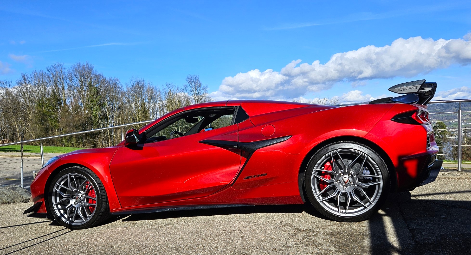 ENDLICH!  Wir haben das ganz neue, langersehnte Z06-Modell der neuen Mittelmotor-Corvette als top-ausgerüstete Version erhalten!