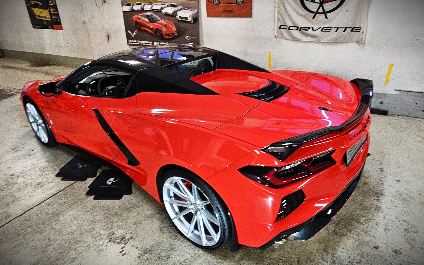 C8ConvDemoredVossensilverrearsidehighclosed