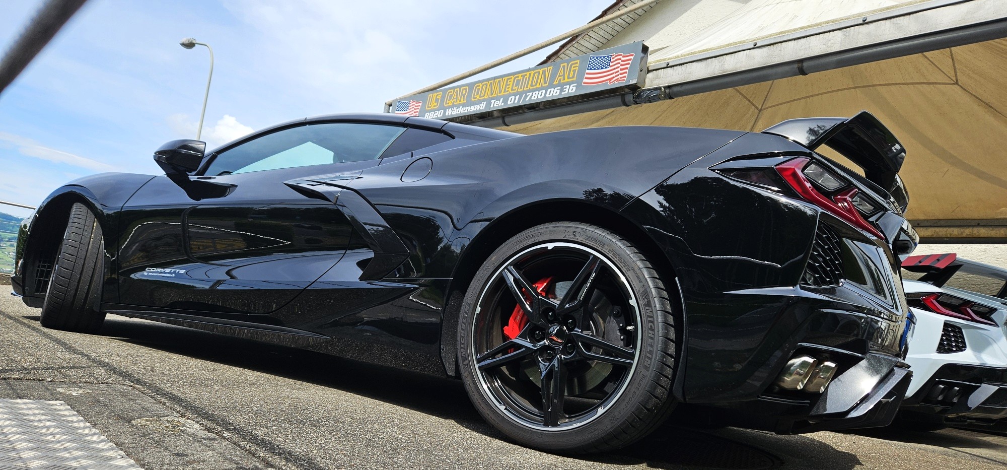 C8CpblackexVGlowrearsideonpodest