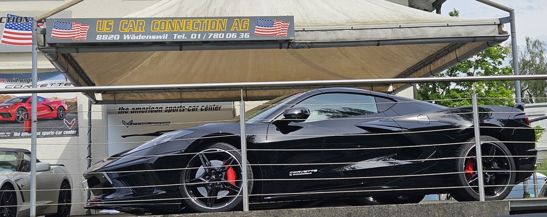 C8CpblackexVGsidelowonpodest