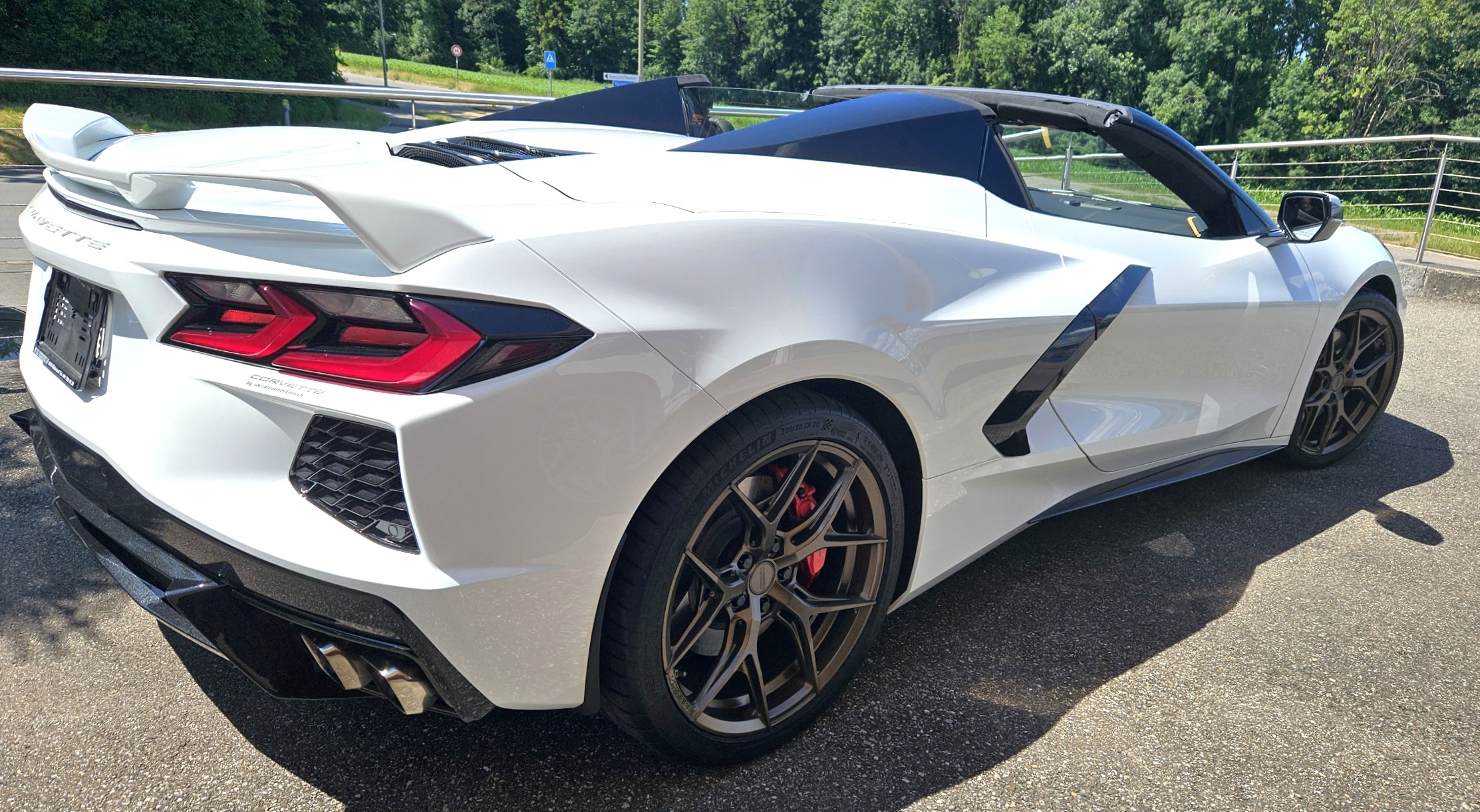 C8HTCwhiteblexKohlerrearsideopenVossenbr