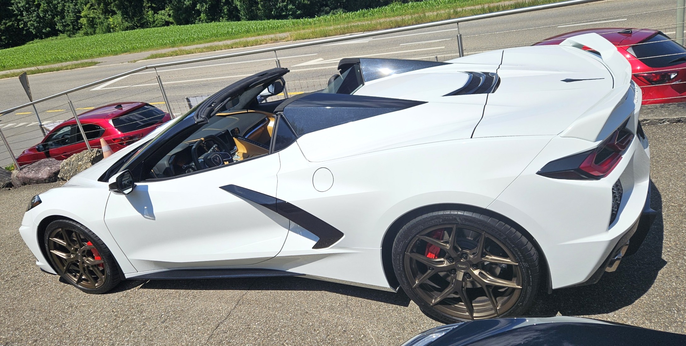 C8HTCwhiteblexKohlertop-sideopenVossen