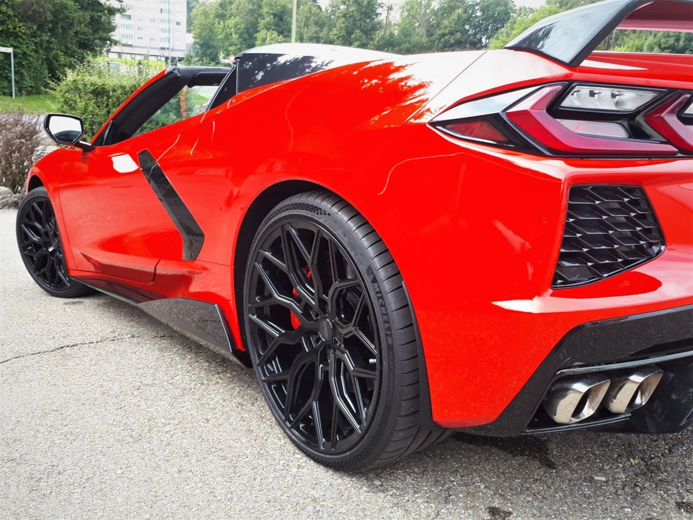 Geniales, neues Corvette C8/Stingray Hardtop-Cabriolet mit subtilen Veredlungen